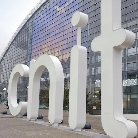 Апарт-отель Adagio Access La Defense - Leonard De Vinci