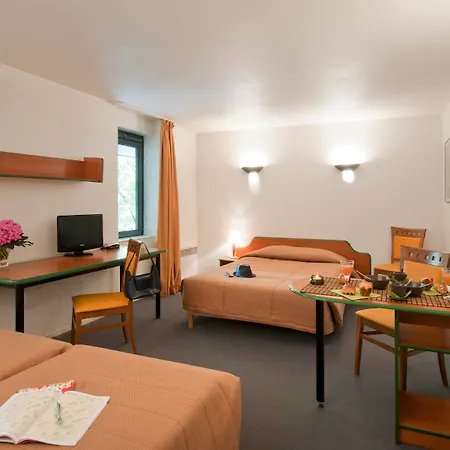 Апарт-отель Adagio Access La Defense - Leonard De Vinci 3*